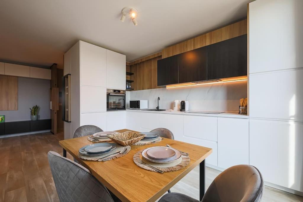 Luxury Apt. Near River & Parking Temesvár Kültér fotó