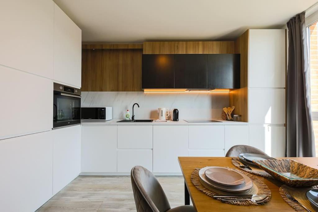 Luxury Apt. Near River & Parking Temesvár Kültér fotó