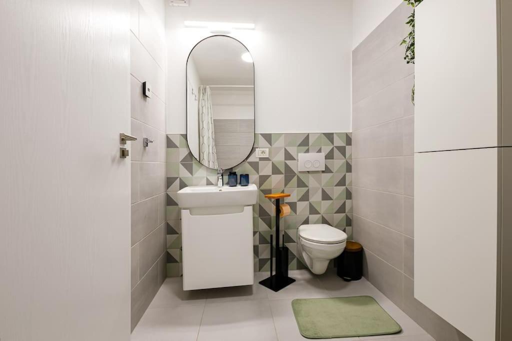 Luxury Apt. Near River & Parking Temesvár Kültér fotó