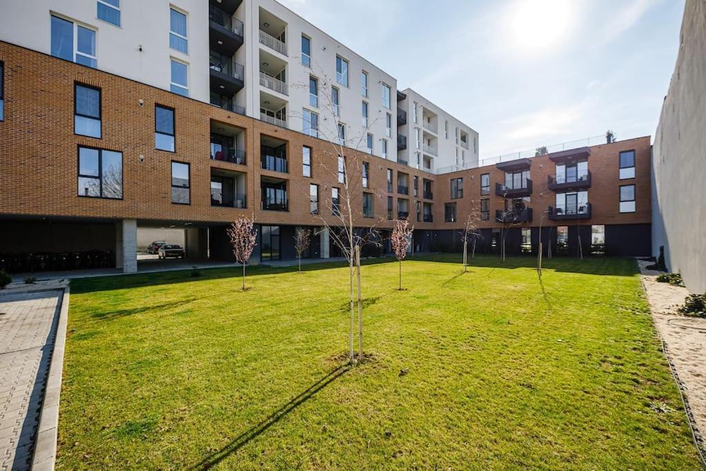 Luxury Apt. Near River & Parking Temesvár Kültér fotó